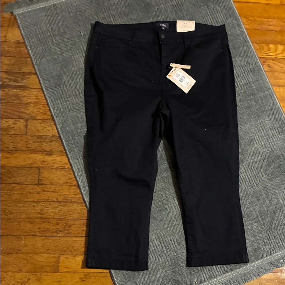 NYDJ Chloe Capri Pants in Black